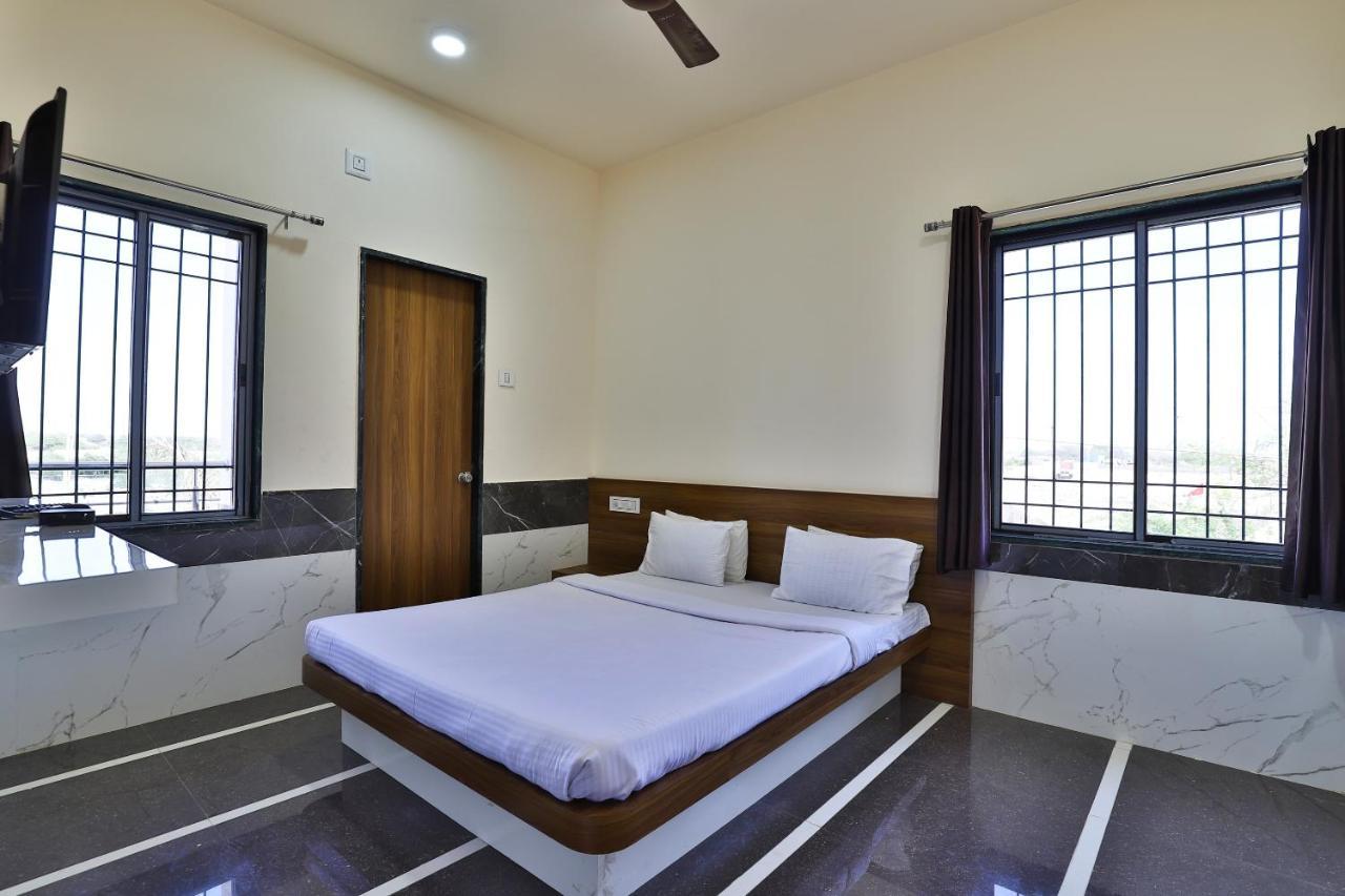 SPOT ON 37366 Hotel Mahalaxmi Dwārka Bagian luar foto