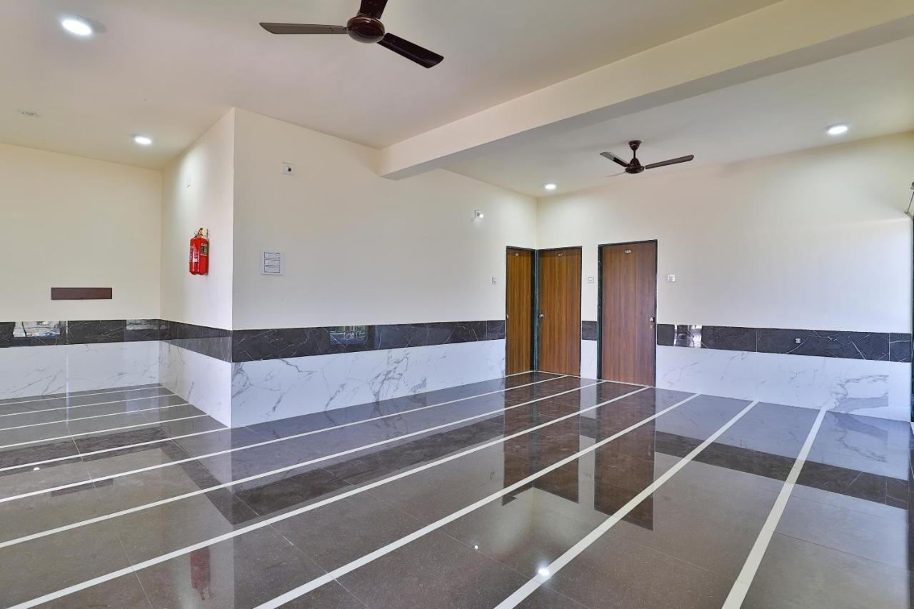 SPOT ON 37366 Hotel Mahalaxmi Dwārka Bagian luar foto