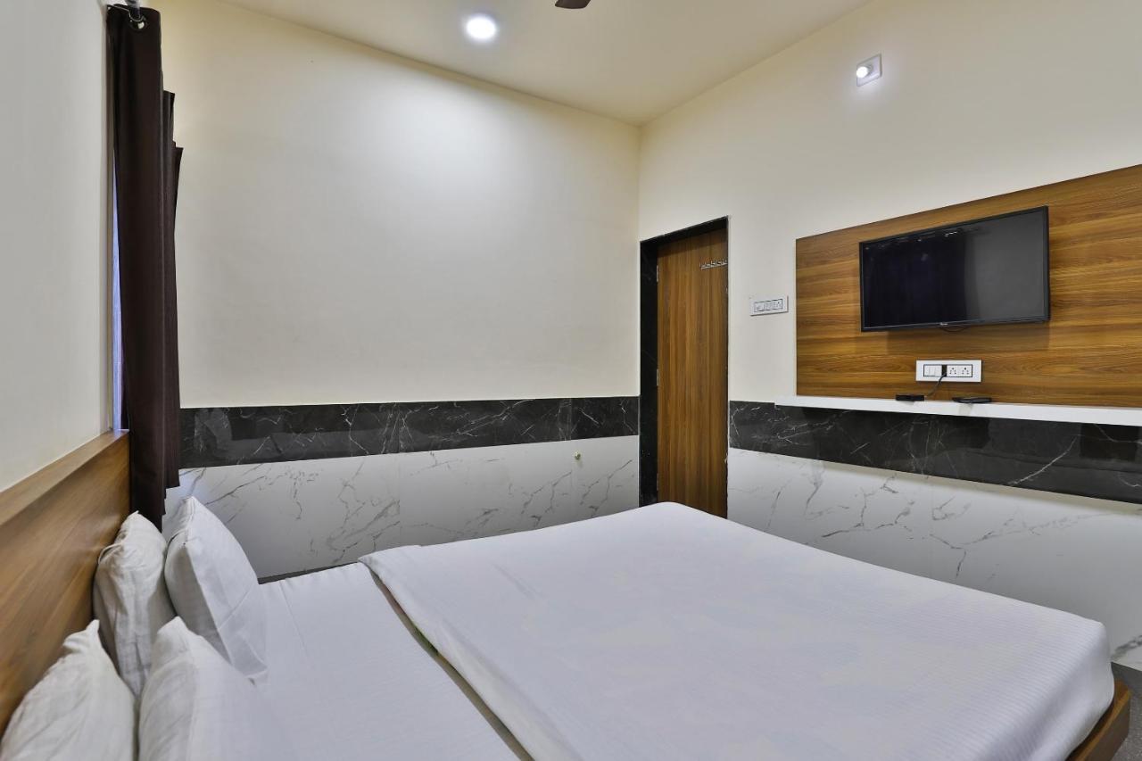 SPOT ON 37366 Hotel Mahalaxmi Dwārka Bagian luar foto