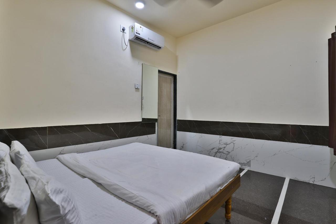 SPOT ON 37366 Hotel Mahalaxmi Dwārka Bagian luar foto