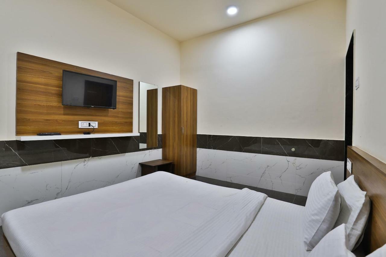 SPOT ON 37366 Hotel Mahalaxmi Dwārka Bagian luar foto