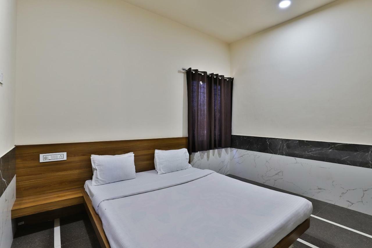 SPOT ON 37366 Hotel Mahalaxmi Dwārka Bagian luar foto