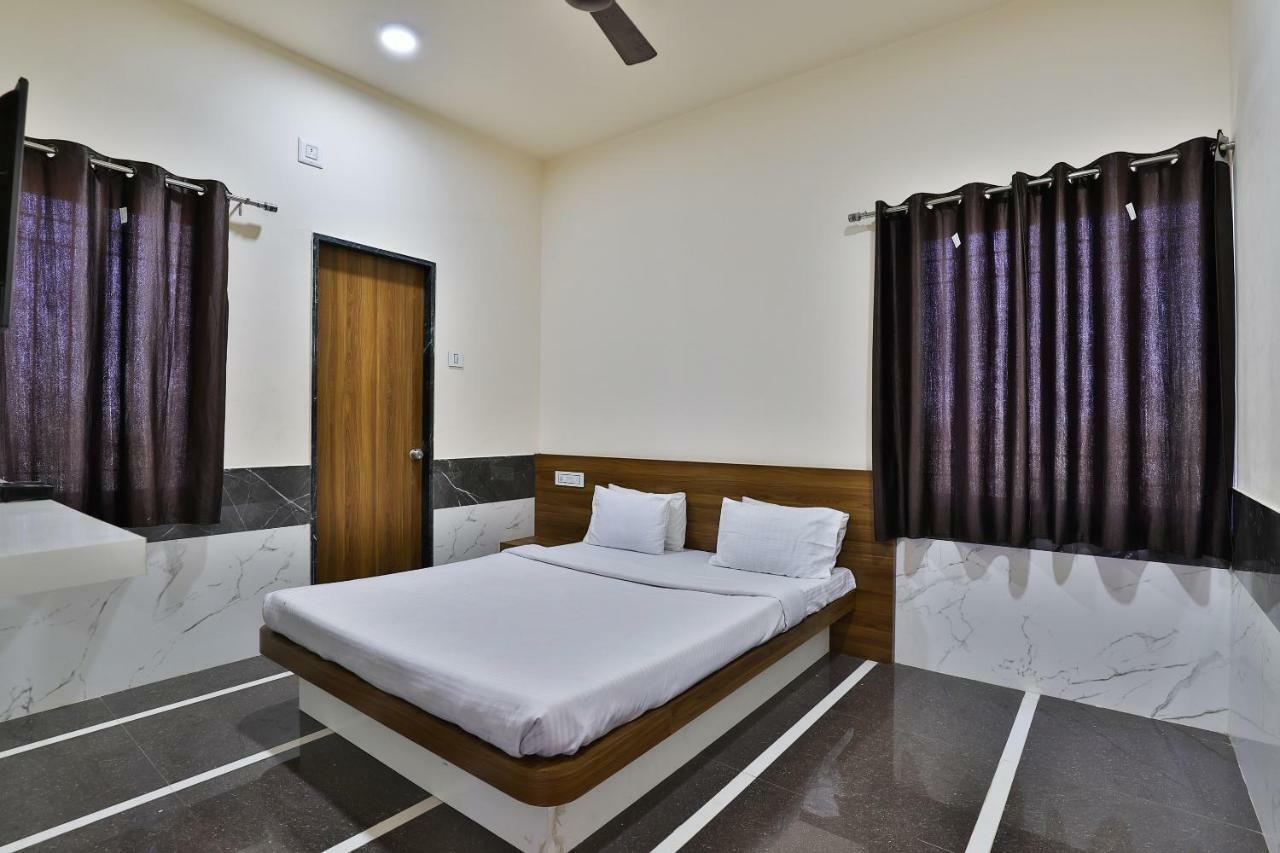 SPOT ON 37366 Hotel Mahalaxmi Dwārka Bagian luar foto