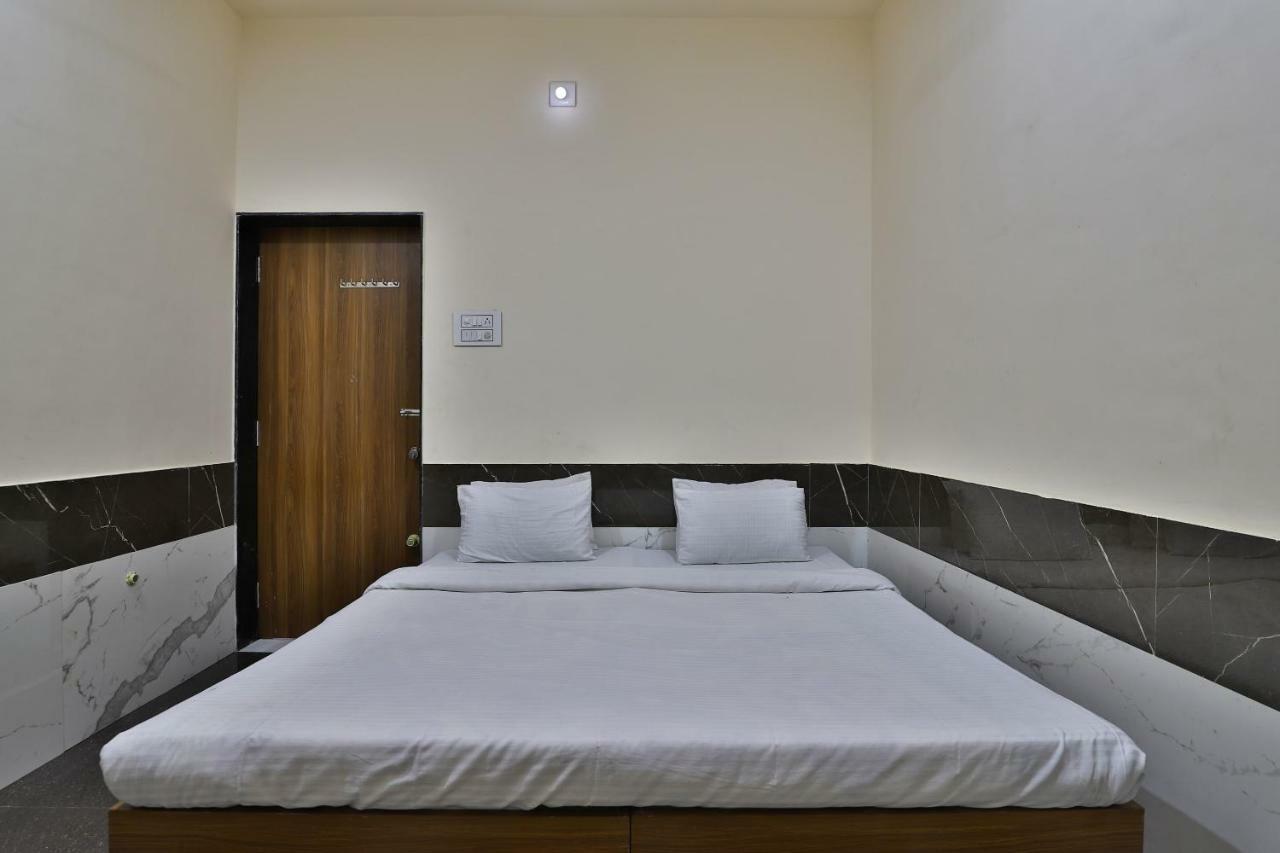 SPOT ON 37366 Hotel Mahalaxmi Dwārka Bagian luar foto