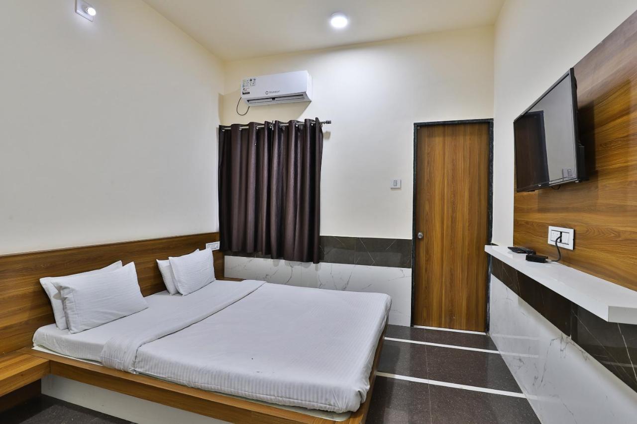 SPOT ON 37366 Hotel Mahalaxmi Dwārka Bagian luar foto