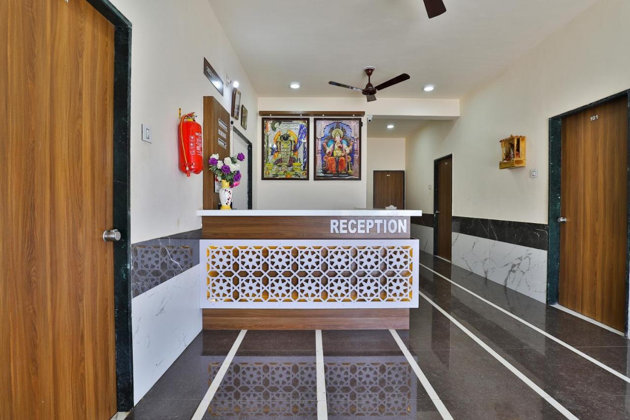 SPOT ON 37366 Hotel Mahalaxmi Dwārka Bagian luar foto