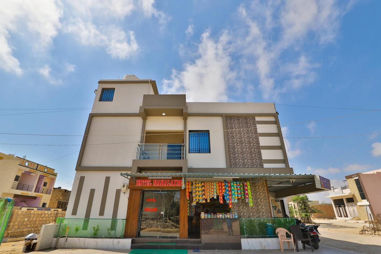 SPOT ON 37366 Hotel Mahalaxmi Dwārka Bagian luar foto